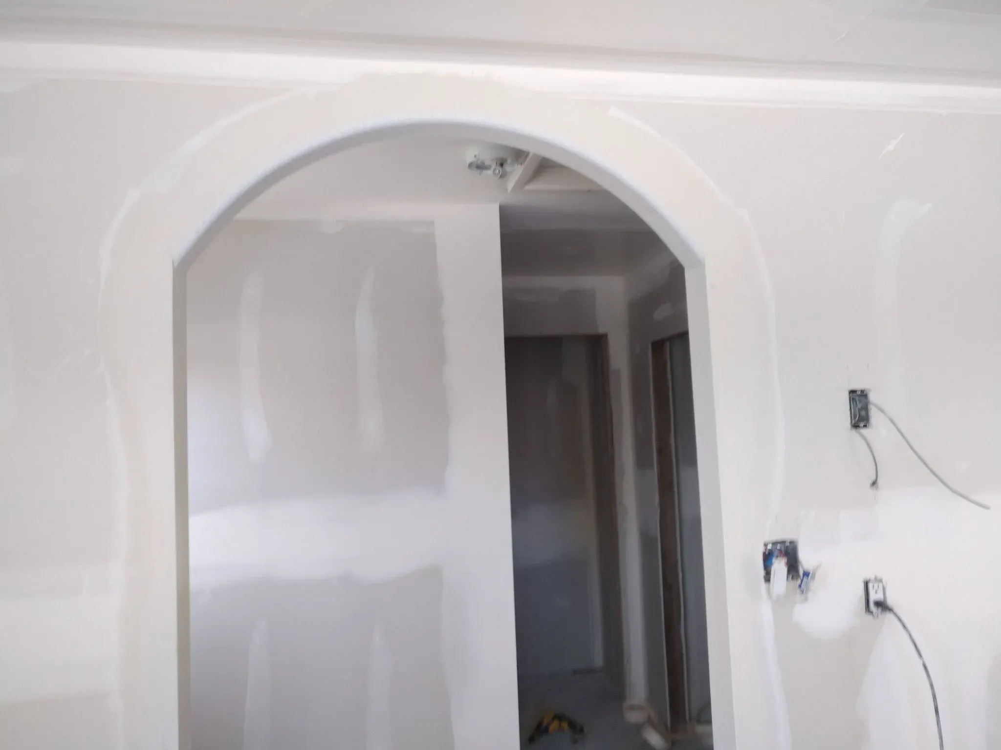 Taped and mudded arched doorway, ready for sanding